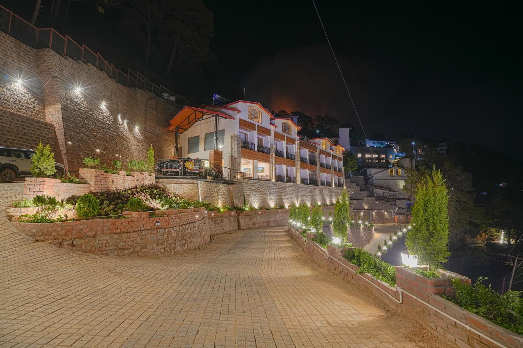 The Sanawar Heights I Kasauli I New Property Esterno foto